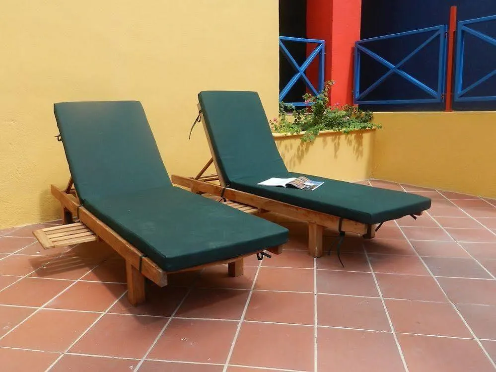 The Ritz Hostel 威廉斯塔德 0*,