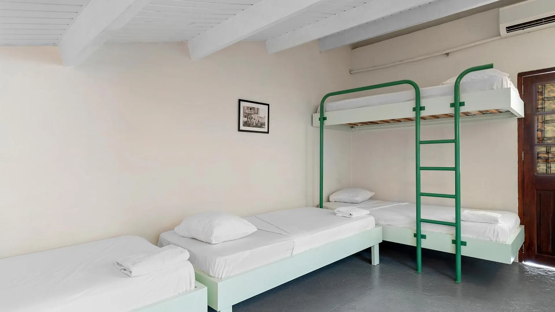 The Ritz Hostel Виллемстад