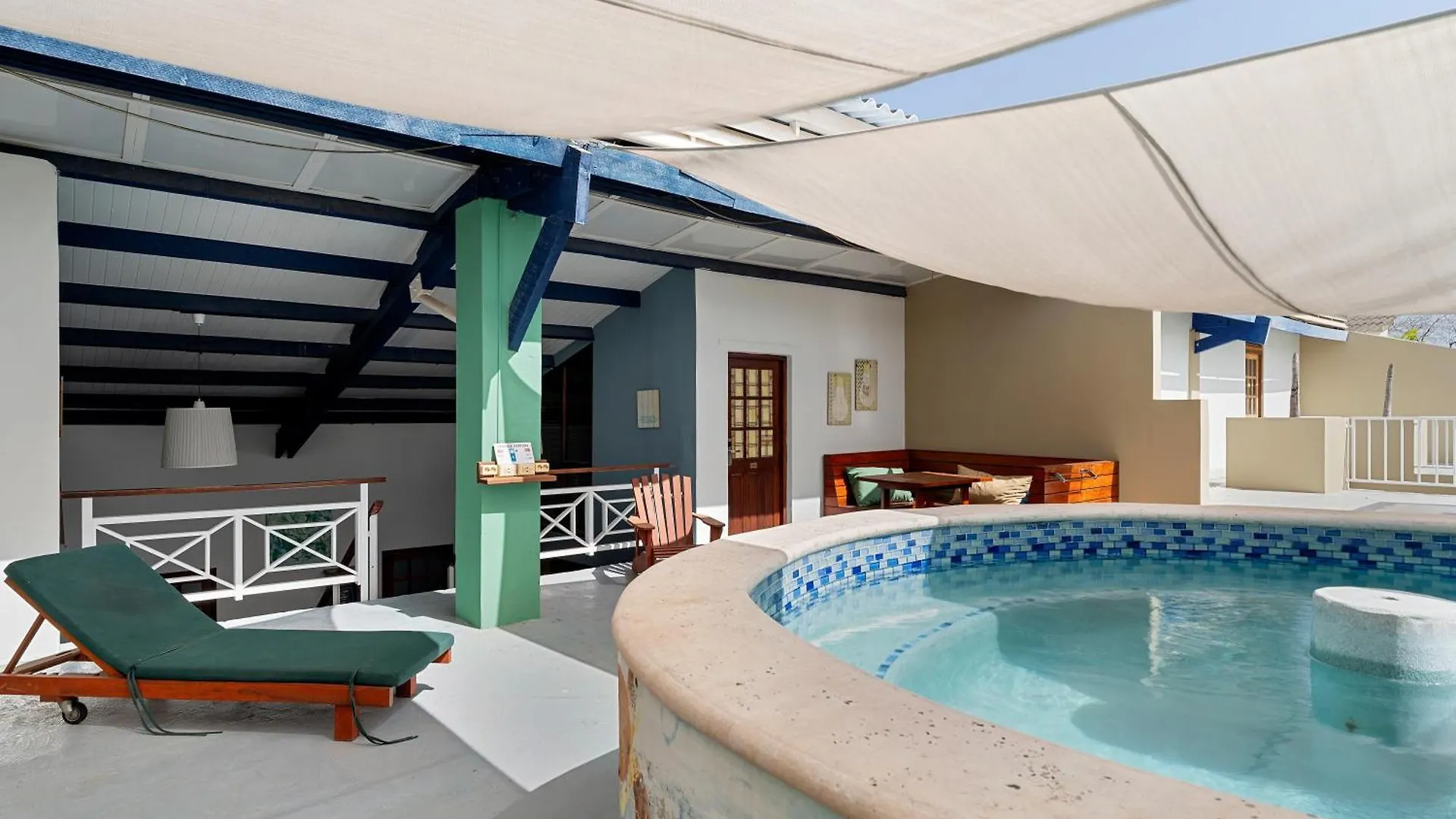 The Ritz Hostel Виллемстад Кюрасао