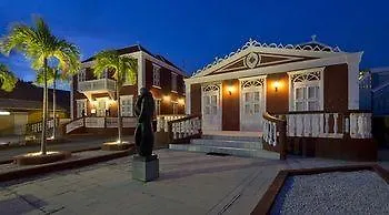 The Ritz Hostel Виллемстад Кюрасао